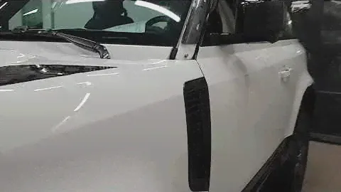 Новый Land Rover Discovery 5 Pivi Pro & Land Rover Defender 2022 на дооснащении полезными опциями.