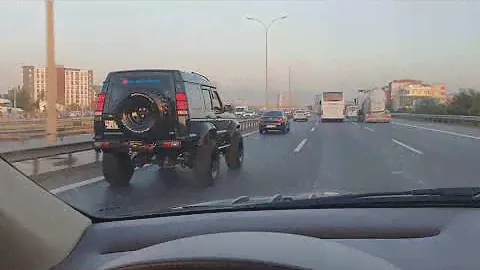 Land Rover Discovery V8 - Spectacular V8 Sound - Rev Limitter - 4K UHD