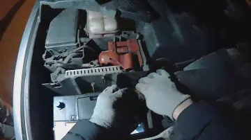 ЗАМЕНА АККУМУЛЯТОРА / LAND ROVER DISCOVERY 3 2.5d